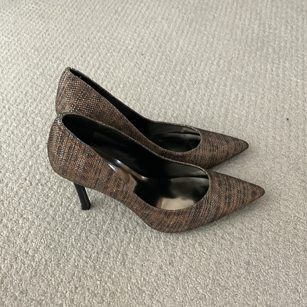 NWT GUESS heels size 9M